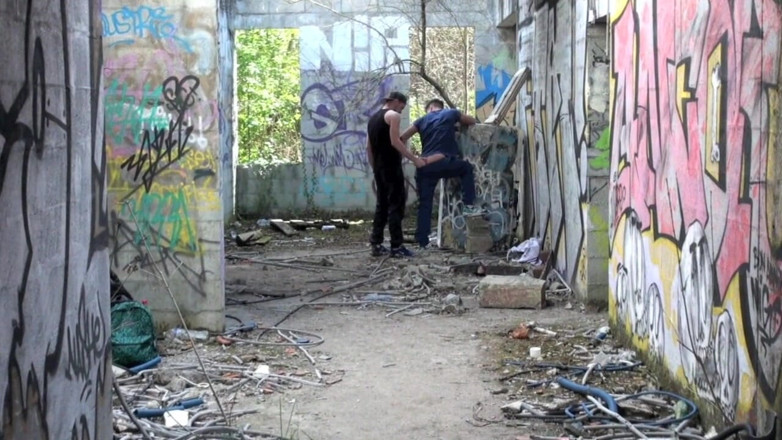 Crunch Boy: Philip fucked by the xxl cok of Waikix in exhib