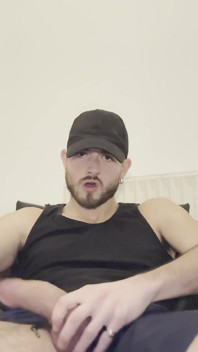 Ošukaný chlapec tahá maso a otevírá svou díru