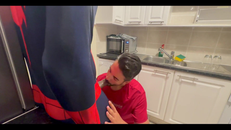 MilesHenryXXX: Baise la vaisselle