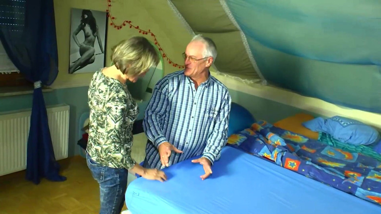 DEUTSCHLAN PORNO XXX: Permainan mainan penembusan berganda yang sengit