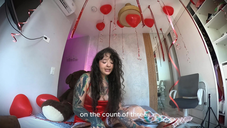 Macabreink: Güzel ve şehvetli kız yarağımı kesiyor