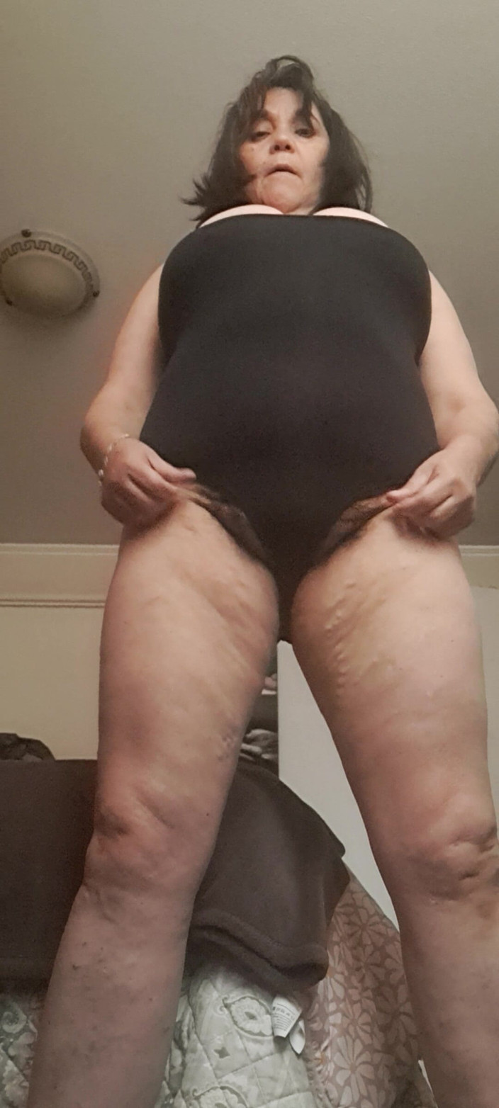 Mommy big hairy pussy: Sexual Movement