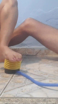 Provocante Spogliarello Con Olio E Orgasmo Con Pompa Del Piede.