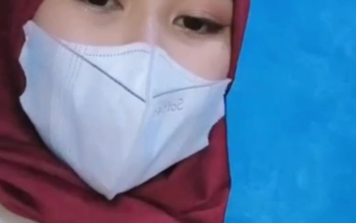 Jilbab69: 当丈夫去上班时饥渴