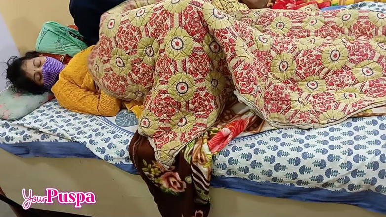 Your Puspa: Il mio figliastro era qui vicino e mi ha tenuto...