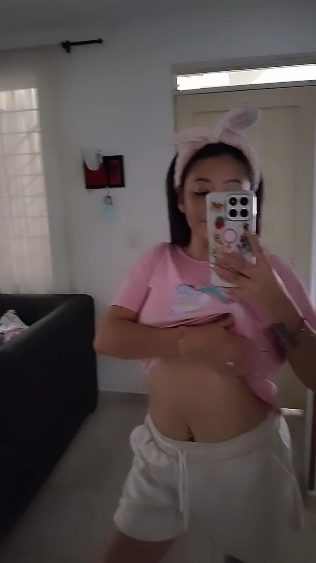 Mirror Is My Best Friend (Laura Toro)
