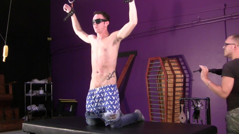 Dream Boy Bondage: Brinquedo do mestre - Capítulo 1