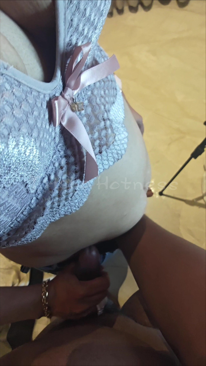 Trisha Hotness: Șeful o învață cum să dea muie