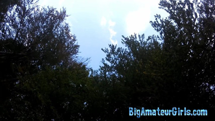 Big Amateur Girls: Boquete enquanto o sol nasce de manhã nas montanhas.
