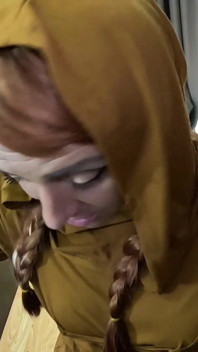 Miss Hood zostaje zerżnięta jak niegrzeczna dziwka z baśni - podwójna sperma na Brown Cape 291