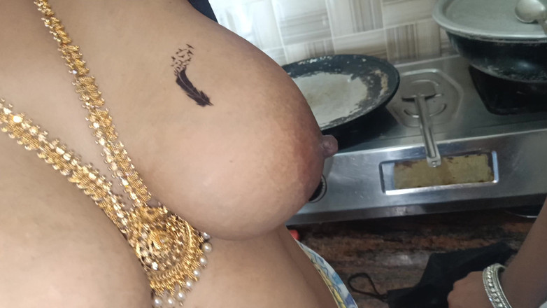 Magilmathi: Femme au foyer, une lesbienne sexy se fait baiser, vidéo...