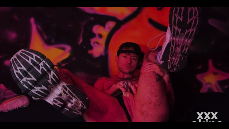 Xxx skips: Come Sniff Baby