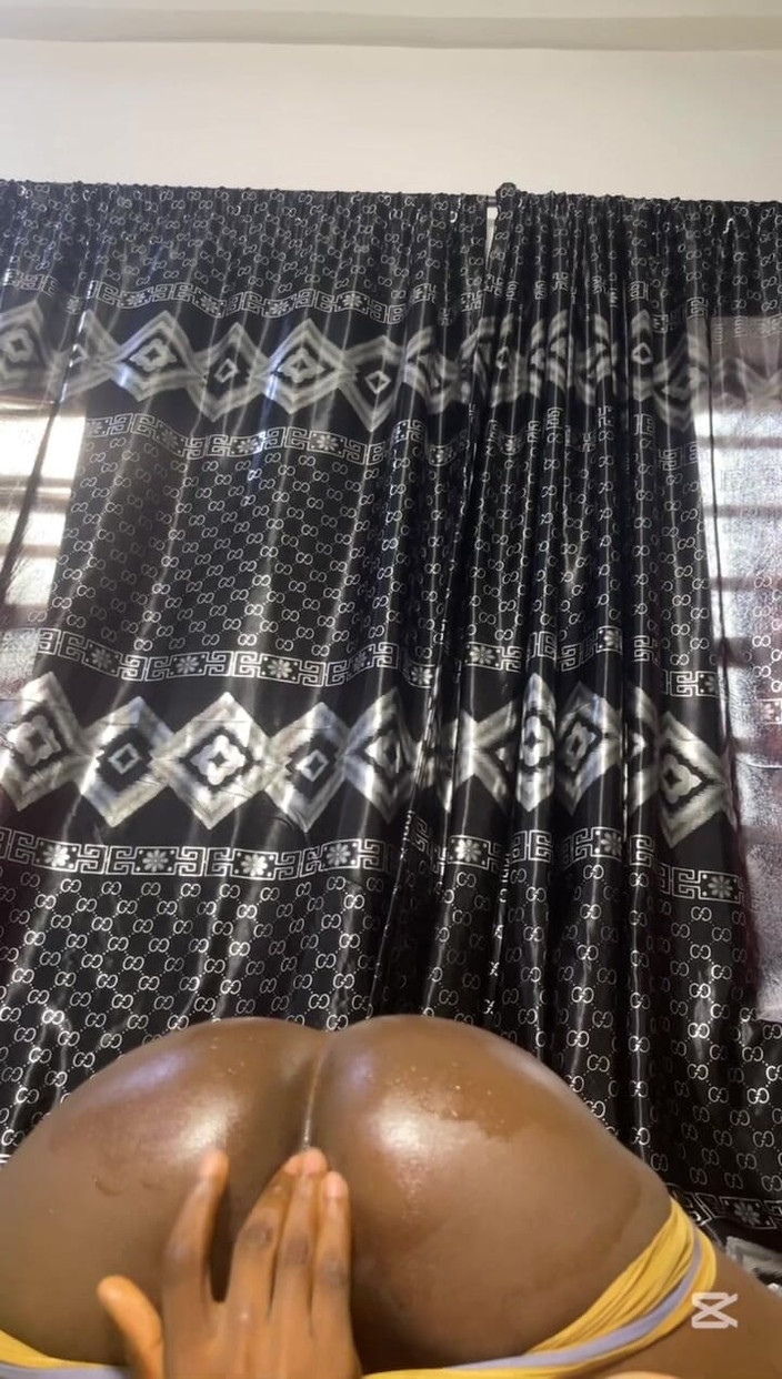 Aded-Toxic: Cewek seksi ini lagi asik muasin memeknya sendirian di rumah 1