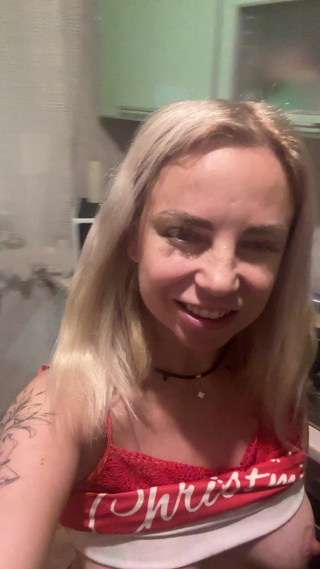 LarisaCum: Hago un sipree justo en la cocina, cerca de la...