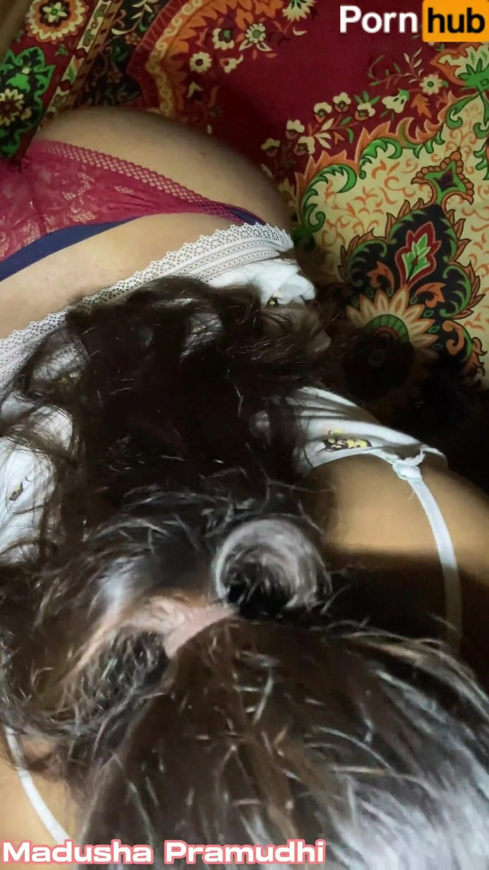 Tiyana: Memek istri nakal ini dicrot di dalam dan dientot habis-habisan...