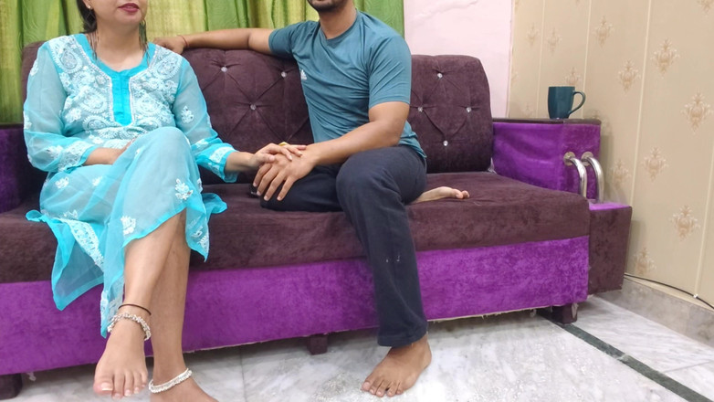 Hornycouple149: Мачеха застукала меня снимаю на видео, не желая изменять, она все еще позволяет мне кончить на ее волосатую киску милфы