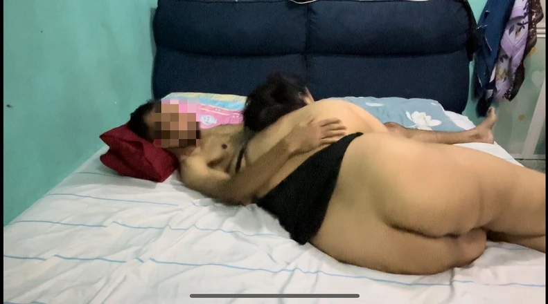 Goldwife69xxx: Husband and Wife Homemade Natural Porn