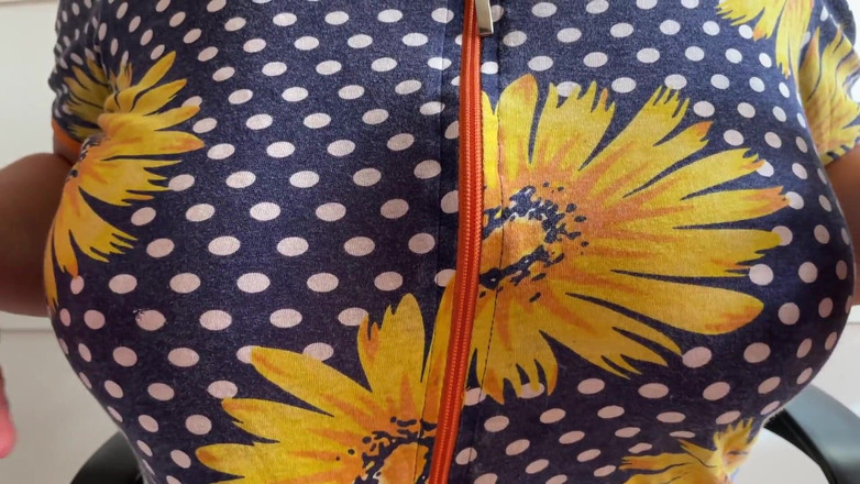 Lux Eva: La MILF gioca con seni e clitoride