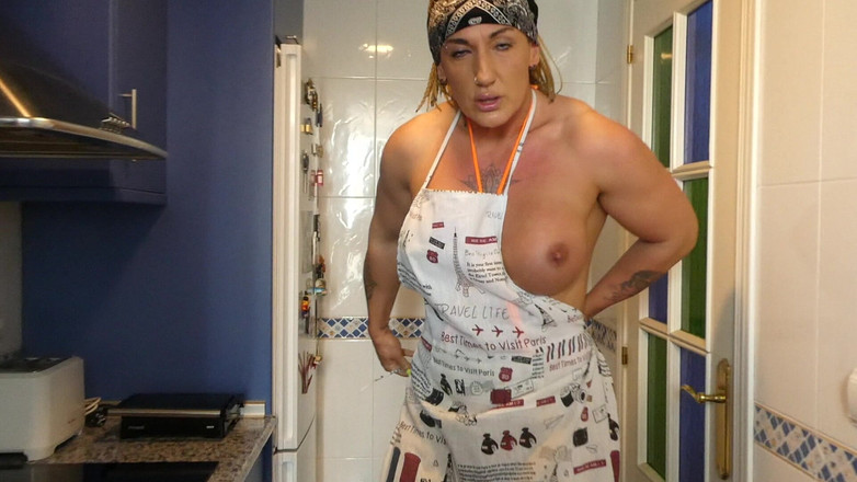 Danaxmuscles: キッチンで潮吹きとパイズリ