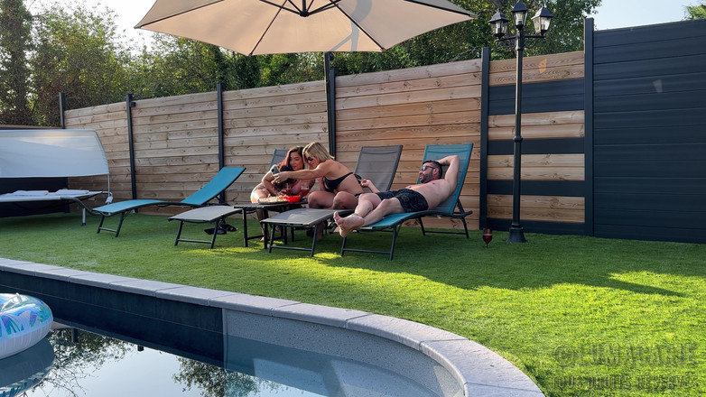 Lumacarie: Marie Et Lucas Lumacarie Baisent Avec Adelie Au Bord De...