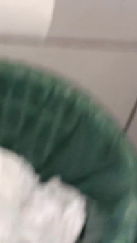 トイレでエッチな女の子を捕まえる