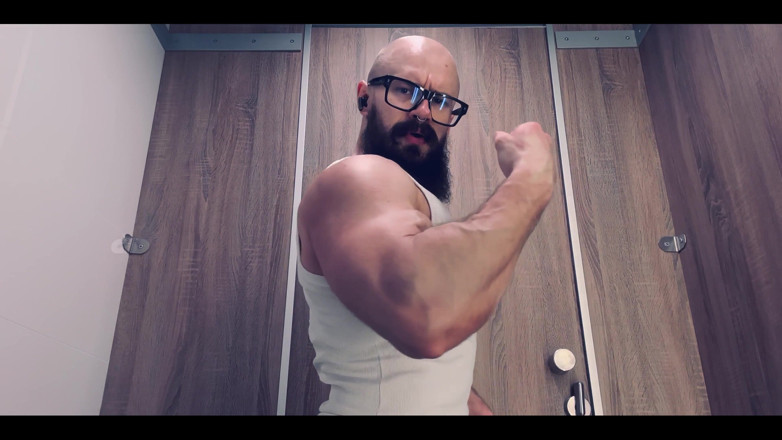 Mister Stone: Pec deus. Ouça minha respiração dura e olhe para meus...