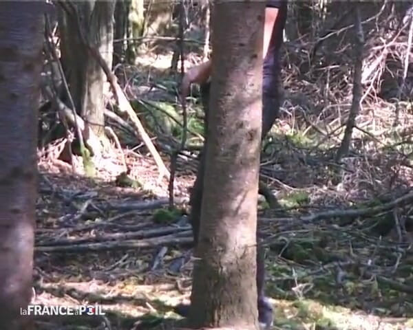 French Family Secrets: Pár šukačů pod šukači sledoval voyeur.