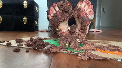 Miss Valentina: Cake Vs Feet