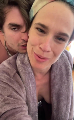 VibeWithMommy: Woody je zdarma k použití, dokud bude buzz hrát.