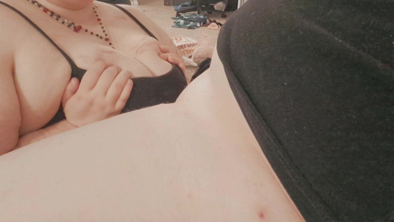 puppyrolls: Co si myslíš, že je lepší? Moje ústa nebo moje prsa?