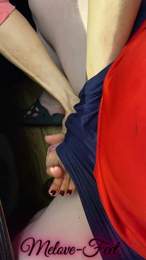 Naelor: Melove Giving a Footjob to Naelor Part 2