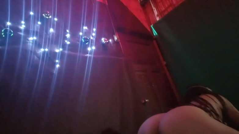 Martin13: Wanita cantik bertetek besar bersetuju dengan teman lelakinya untuk berkongkek...