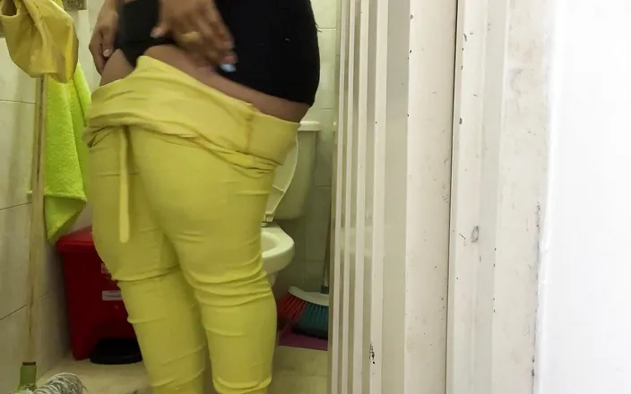 Katrina4deluxe: My hot stepmom likes to pee standing up