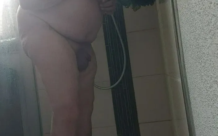 Karlchengeil: In My Bathroom