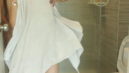 Reem Hassan: Sex v koupelně Žhavá sexy arabská muslimka Gril
