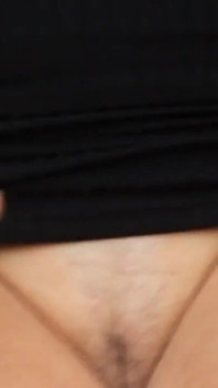 Mamă sexy solo cu masturbare în aer liber Candi Annie