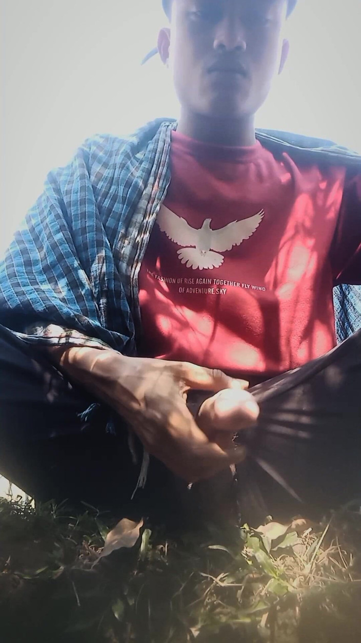 Reshmi_das: La masturbazione all'aperto di desi boy da sola