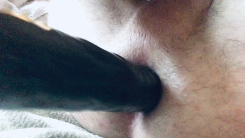 Homemade gay assplay: Mi infila un dildo nel culo
