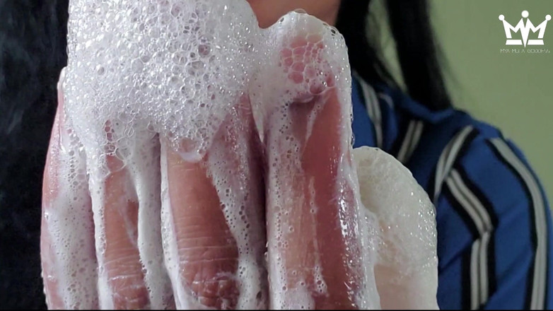 My Amula Goddess: Comer jabón que mocosa