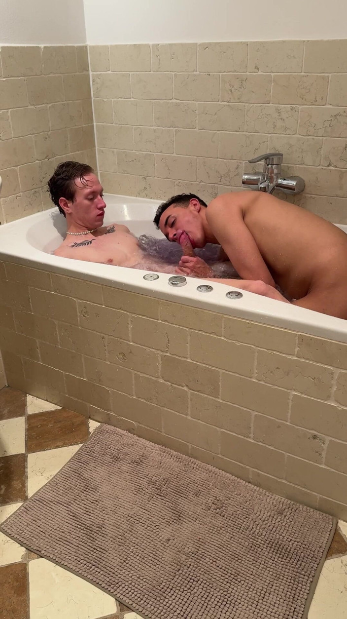 Felipe Quintana: Felipe Quintana Fucking Ethan Duarte in the Bathtub