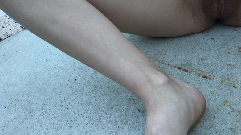 Erotic Art: Clara yang bertetek besar menunjuk-nunjukkan pepek berbulunya