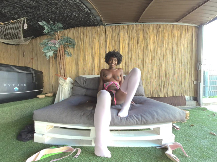 Eroticonly VR: VRアマチュアベイブ・ザワラ ピンクのプッシー・ブラックアス - 360コントラスト・パウンド視点