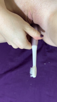 Elektrische Zahnbürste Als Vibrator Und Dildo Benutzt