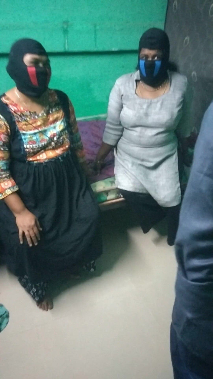 Benita sweety: Akka Thangachi hem ateşli seks genç oğlan