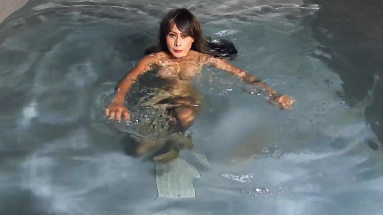 Asian Pussy Vision: V noci nadržená v bazénu