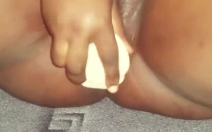Juicy fat pussy: Gái da đen thủ dâm một mình lan truyền