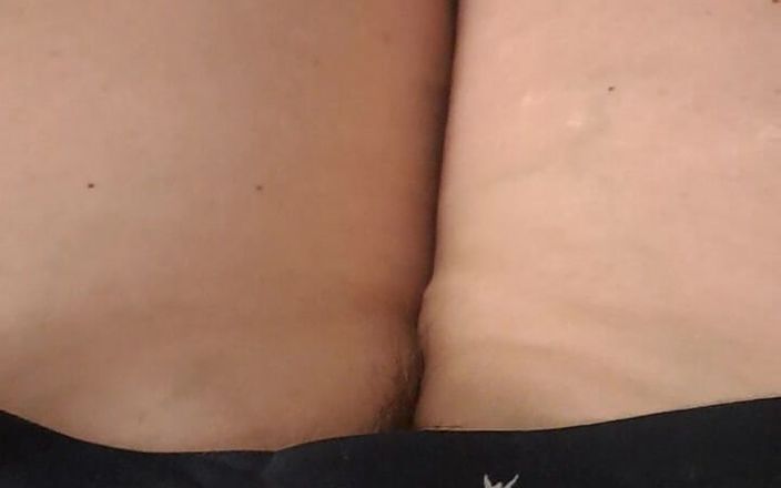 Mommy big hairy pussy: Pizda grasă a unei mame sexy foarte păroase