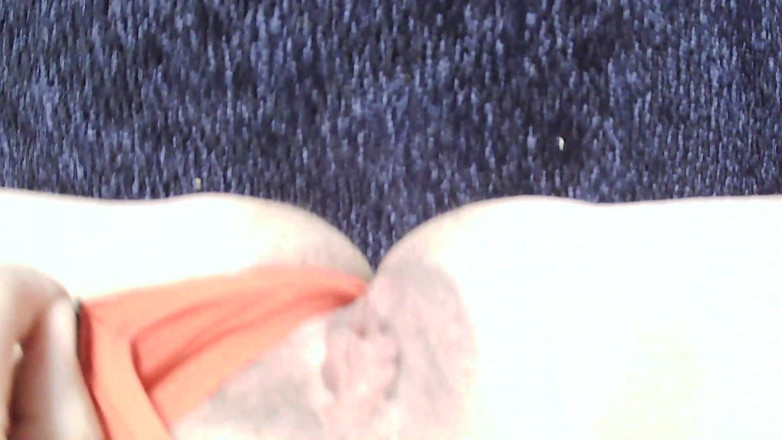 KimitheMilfMommy: Masturbare cu milf gstring