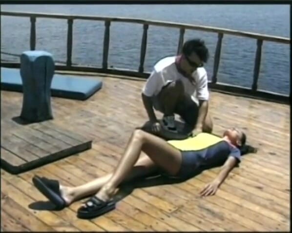 Dangerous Teens: Хорошенькая крошка-брюнетка Lola Love получает уроки парусного спорта