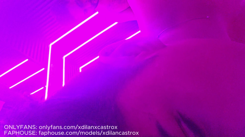 Dilan Castro: प्यारा समलैंगिक सीधे creampie मुर्गा पाने के लिए अपनी गांड खोलता है